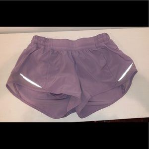 Size 6 HOTTY HOT (SHORT- *2.5*) LULU LEMON SHORTS